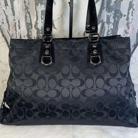 Coach Ashley Signature Carryall bag. - Picture 3 of 8